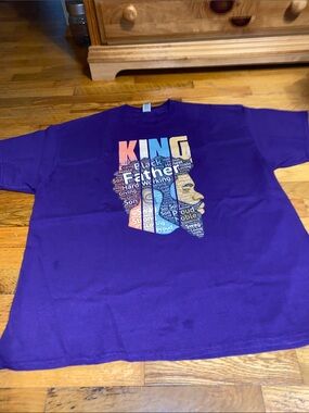 Gildan Purple KING Black Father Graphic Tee 2XL